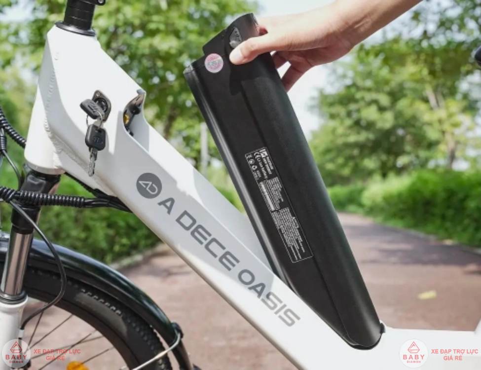 Loại pin liền sườn vs pin tháo rời