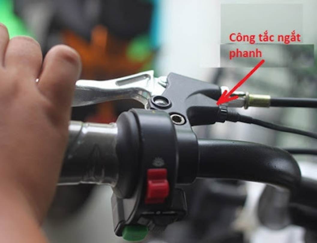 Tay ga không phản hồi hoặc không tự ngắt