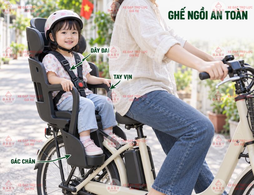 Ghế trẻ em, dây đai và gác chân giúp bé ngồi ổn định hơn khi xe vận hành